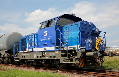 In this picture you can see an InfraLeuna train transporting goods produced at the site.