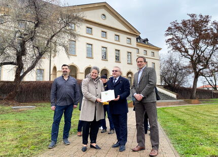 Minister Dr. Lydia Hüskens presents funding approval notices to the city of Leuna and cCe Kulturhaus Leuna GmbH