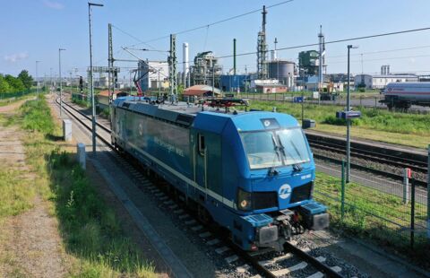 Auf diesem Bild sehen eine Bahn der InfraLeuna, welche für den Gütertransport genutzt wird.