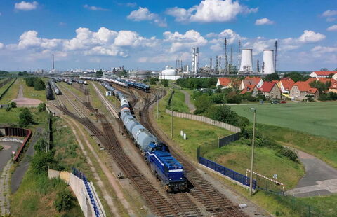 Auf diesem Bild sehen Sie den Gütertransport der InfraLeuna über das Schienensystem der InfraLeuna.