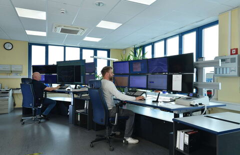 This picture shows the rail logistics control center, where all areas are monitored and, if problems occur, they are rectified.